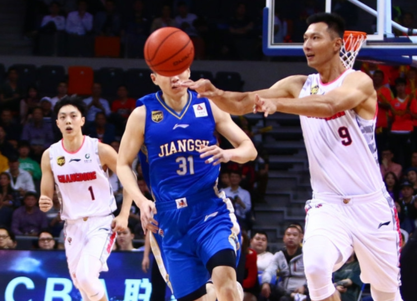 新疆队横扫尼克斯,孙铭徽扛起全队 新疆队横扫尼克斯,孙铭徽扛起全队