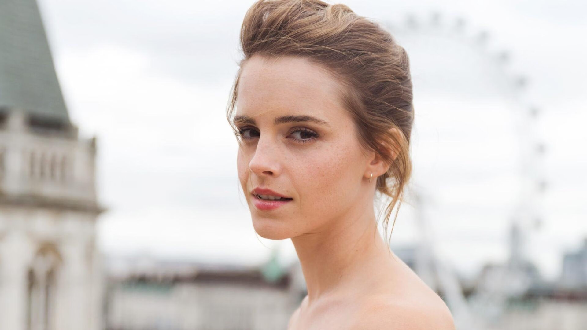 引擎轰鸣与绿茵绝杀，当维斯塔潘的轮胎遇见安哥拉的孤注一掷